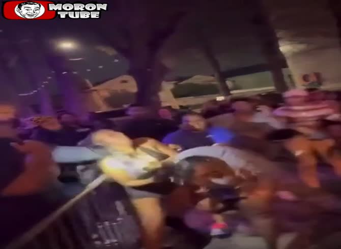 Video :Another armless woman was beaten by women on the street